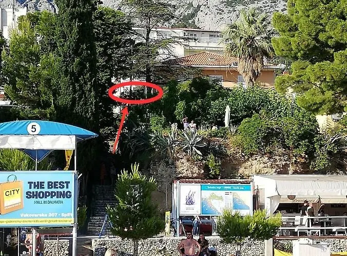Family With A Sea View And A Free Parking Makarska