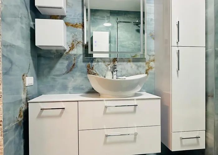 Family With A Sea View And A Free Parking * Makarska