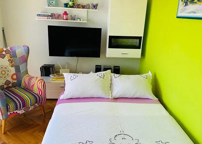 Family With A Sea View And A Free Parking Apartment