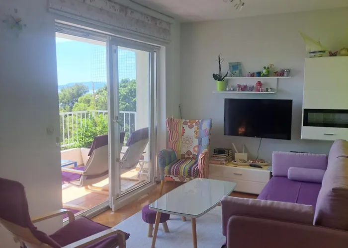 Family With A Sea View And A Free Parking *