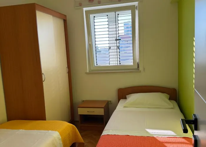 Family With A Sea View And A Free Parking Makarska