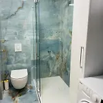 Family With A Sea View And A Free Parking Apartamento Makarska