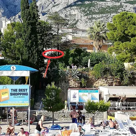 Family With A Sea View And A Free Parking Makarska