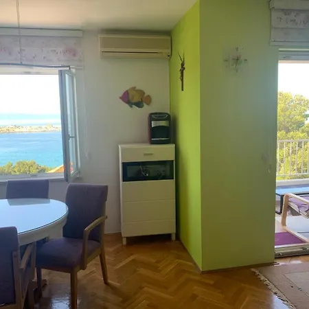 Apartment Family With A Sea View And A Free Parking