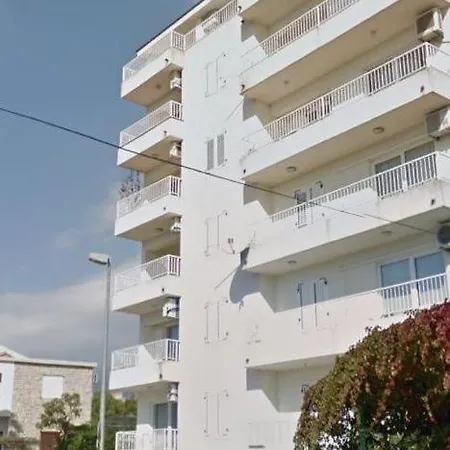Family With A Sea View And A Free Parking * Makarska