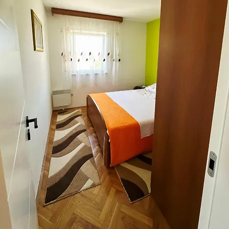 Family With A Sea View And A Free Parking * Makarska