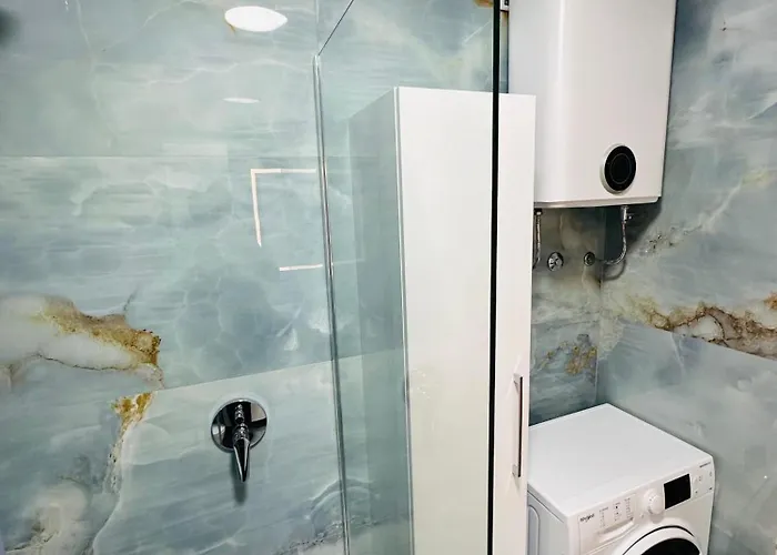 Family With A Sea View And A Free Parking Makarska