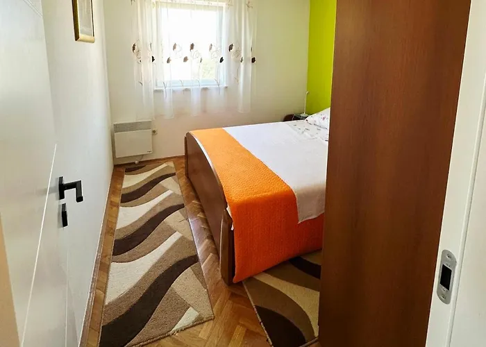 Family With A Sea View And A Free Parking * Makarska