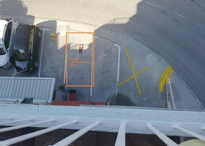 Family With A Sea View And A Free Parking Makarska